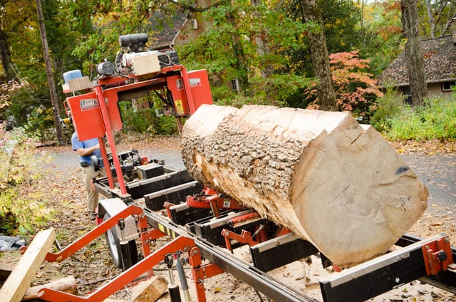 Milling Quarter Sawn Wood From A Log On A Portable Bandsaw Mill
