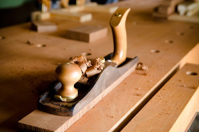Lie-Nielsen #62 Low Angle Jack Plane Hand Planer With Wood Shavings On A Woodworking Workbench
