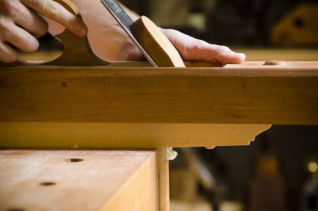 Using A Wood Plane To Make A Wooden Straight Edge With Quartersawn Wood