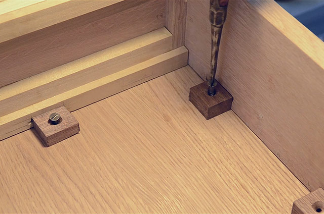Attaching A Table Top With Buttons