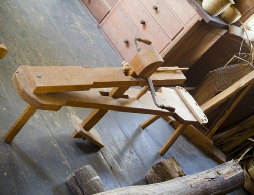 How to use a Shave Horse and Drawknife for GreenWoodworking