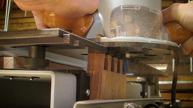 Dovetail jig cutting dovetails with a dovetail router bit