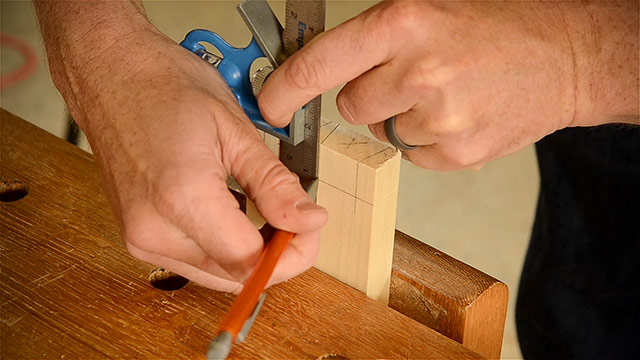 Cutting Dovetails By Hand With Woodworking Hand Tools - Using A Combination Square