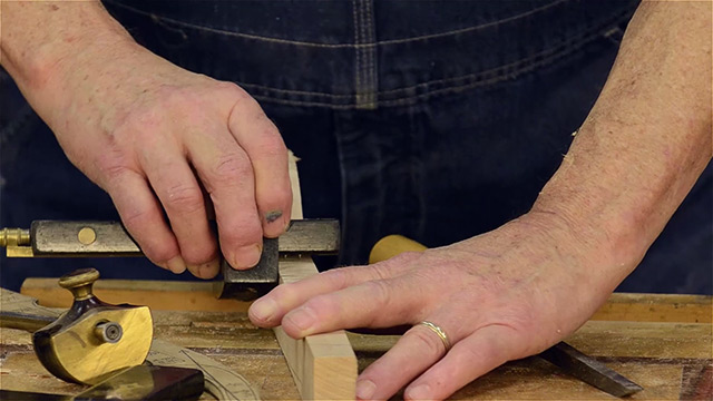 Laying Out A Mortise With A Mortise Gauge