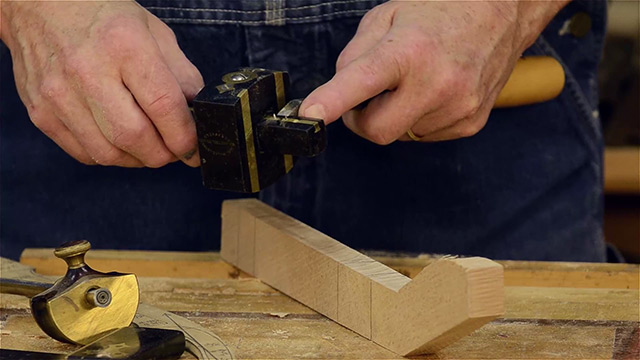 Setting The Mortise Gauge Pins To The Mortise Chisel Width