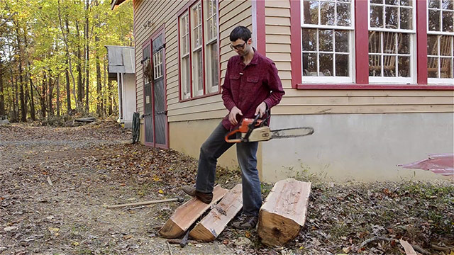 Elia Bizzarri Using A Chainsaw To Clear Fibers To Split A Log