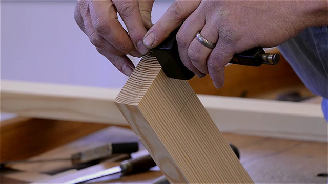 Laying Out A Tenon With A Mortise Gauge