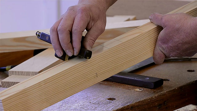 Using A Mortise Gauge To Layout A Mortise And Tenon Joint